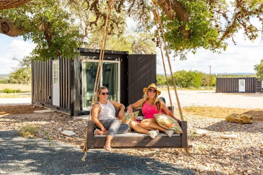 The Container Retreat @ 290 Wine Trail #10 Welcome Friends! Hye Exterior foto